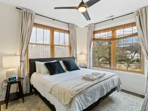 Mountain Townhome in Downtown Blowing Rock with private hot tub!