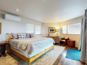 Artful hexagon home with amazing views, private hot tub & pool access