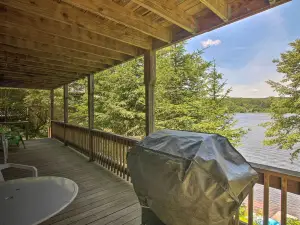 Waterfront New England House on Wickaboag Lake!
