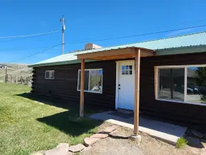 Cookie's Cabin is a charming little cabin in adventurous Kemmerer!