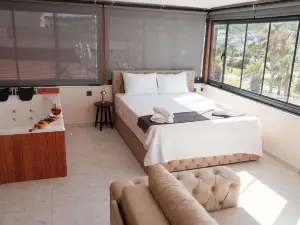 Marina Lora Sığacık