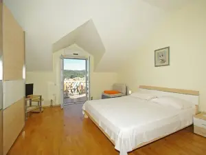 Apartments Villa Rose - Standard Studio with Sea View  and shared Terrace (A2 bijeli)