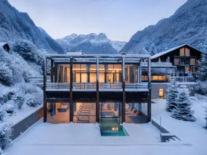 เอ็นเอช คอลเลกชั่น อลาญา เมียร์ทิลโล รอสโซ