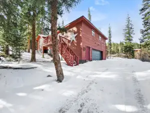 Moose Trail Retreat 3 Bedroom Home by RedAwning