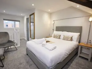 Three Cranes Serviced Apartments