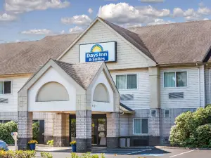 Days Inn & Suites by Wyndham Vancouver