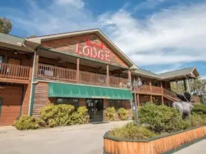 Bullwinkles Rustic Lodge