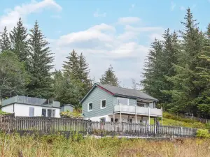 Awesome Home in Bøvågen with 4 Bedrooms and Wifi