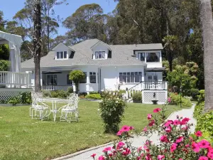Monarch Cove Inn