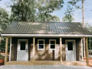 Cabin #10 One Bedroom W Kitchenette