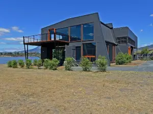 Amazing Unique Five-Star Waterfront Retreat