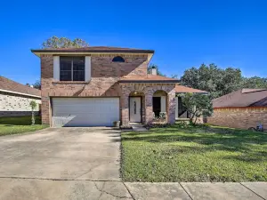 Live Oak Home w/ Fenced Yard ~ 15 Mi to Downtown!