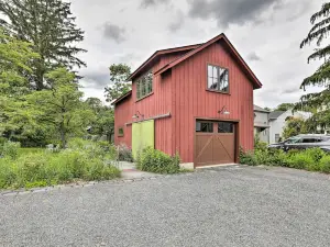 Barn-Like Studio Suite w/ Flowering Garden!