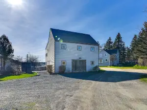 Oceanside Bass Harbor Home with Peaceful Deck!
