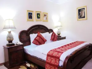 Franklin Hotel and Suites