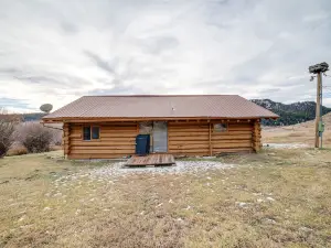 Yellowstone Cabin Getaway Near National Park