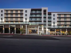 Holiday Inn & Suites Monterey Park - Los Angeles