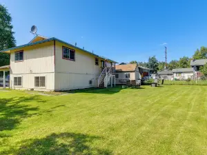 6 Mi to Dtwn Bright and Airy Anchorage Getaway!