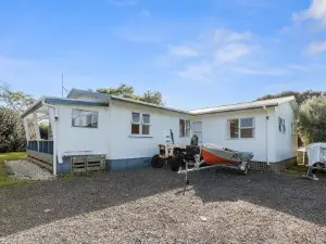 Teal Bay Treasure - Teal Bay Holiday Home