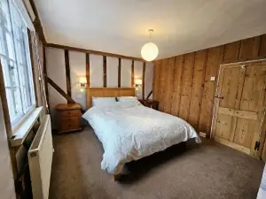 Perfectly Located Pretty Cottage