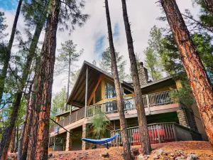 3 Level Dream Lodge  +AMENITIES+ Hot Tub, Theater, Arcade, Pool Table, GENERATOR