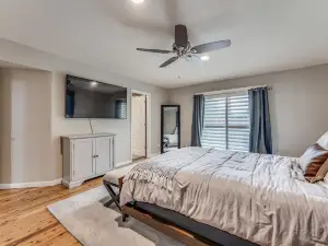 Comfy home W/ HOT TUB, near San Rafael Park, and Downtown