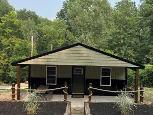 Lake cabin, steps from dock 1