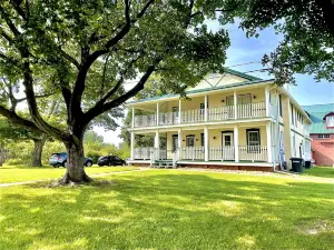 Rural 4 bedroom stay!