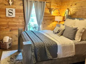 Cabin on Blackberry Hill near McGee Creek