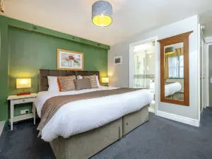 The Old Pheasant Hotel