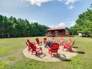 Cozy Summit Cabin w/ Hiking Trails & Fishing Pond!