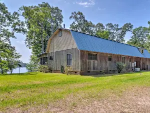 Beautiful Toledo Bend Retreat w/ Private Dock