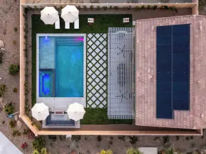 Desert Eden by Avantstay 6Br w/ Ensuite Backyard Oasis w/ Pool & Hot Tub!