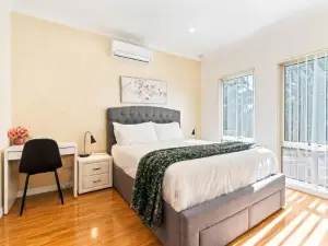 3BR 2 BTH No Stairs Aircon Big Athelstone Home