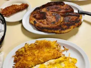 House of Manatees-Entire House with Yard, Fire Pit, Dog Friendly