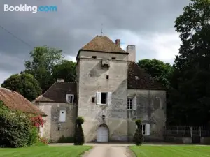 Maison de Charme à la Campagne avec Jardin Privatif, Confort Moderne et Accueil Chevaux - FR-1-489-64