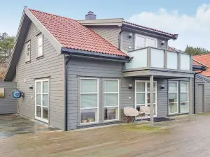 Nice Home in Farsund with 4 Bedrooms and Wifi