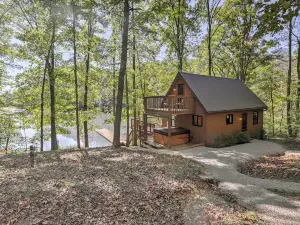 Hocking Hills Lake Gem w/ Hot Tub, Dock, 100 Acres