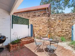 Stylish, Comfortable and Pet Friendly Home in the Heart of Kensington