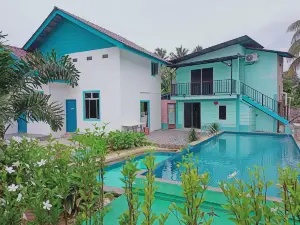 Laman Sufi Aidura - Tiny House with swimming pool