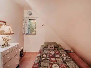 Mt. Baker Lodging - Cabin #67 - Private 2-Story Cabin with a Private Hot Tub!