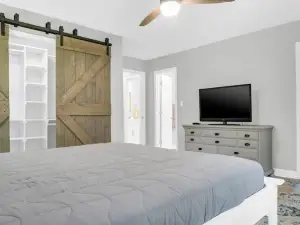 Enjoy peaceful lake life at the Cozy Lake Gaston Estates Cottage!!