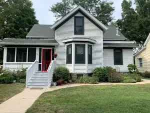Historic Home By Carleton College; Perfect for Visiting Families & Faculty