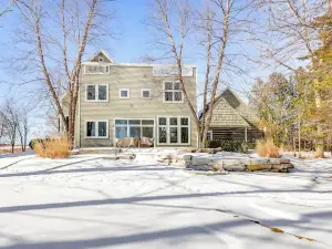 Private Beach + Deck: Serene Lake Michigan Retreat
