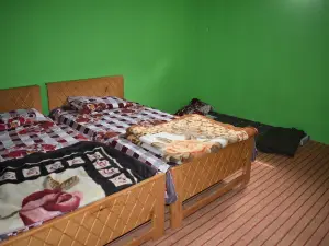 Mid Valley Guest House
