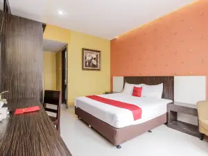 RedDoorz at la Mega Near Pasar Pagi Cirebon