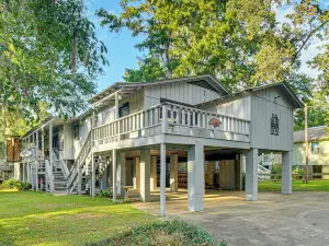 Lakefront Home: Deck, Grills & Fire Pit in Karnack