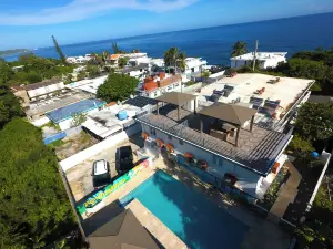 Oceanview Apartment with Rooftop