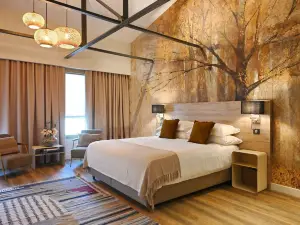 Walnut Bistro & Suites