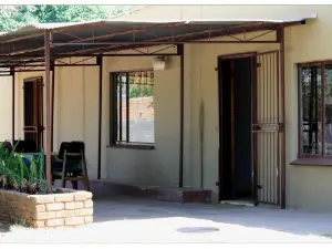Room in Guest Room - Old Farmhouse for 3 in Limpopo Province